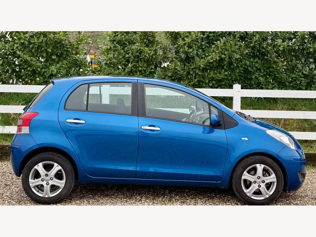 2010 Toyota Yaris thumbnail 14