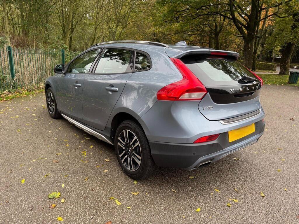 Volvo V40 Cross Country Hatchback 1.5 T3 Auto Euro 6 (s/s) 5dr