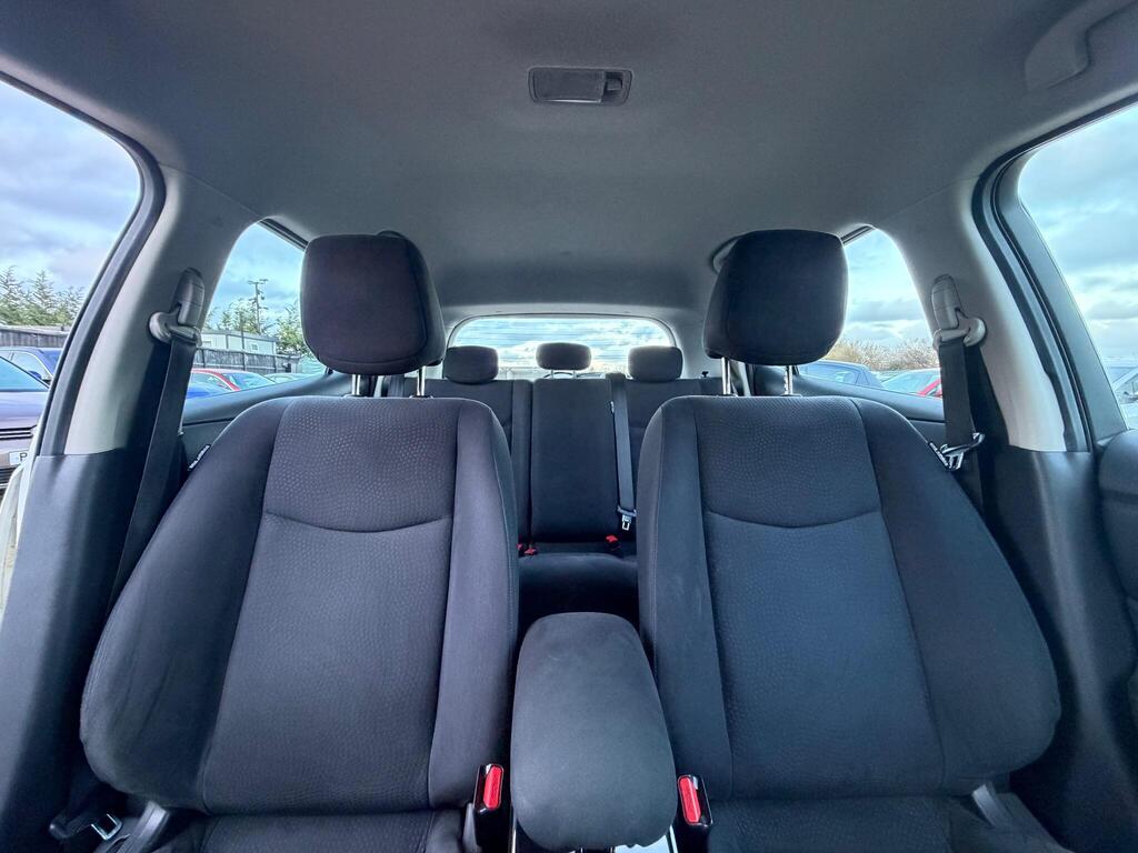 2017 Nissan Leaf thumbnail 16