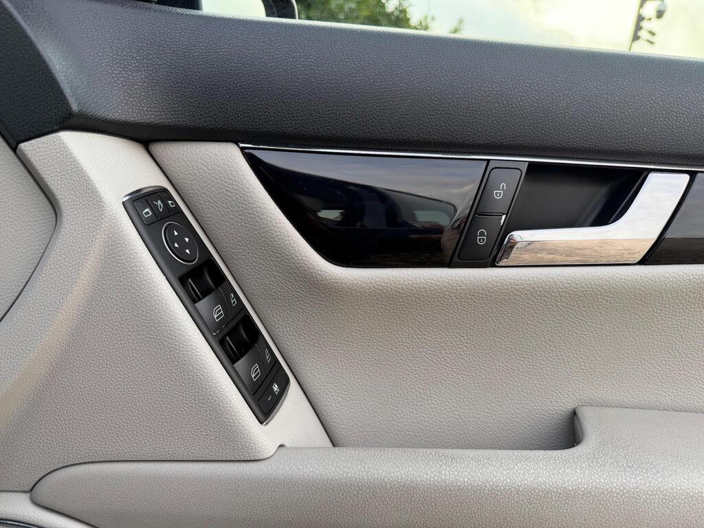 2010 Mercedes-Benz C Class thumbnail 25