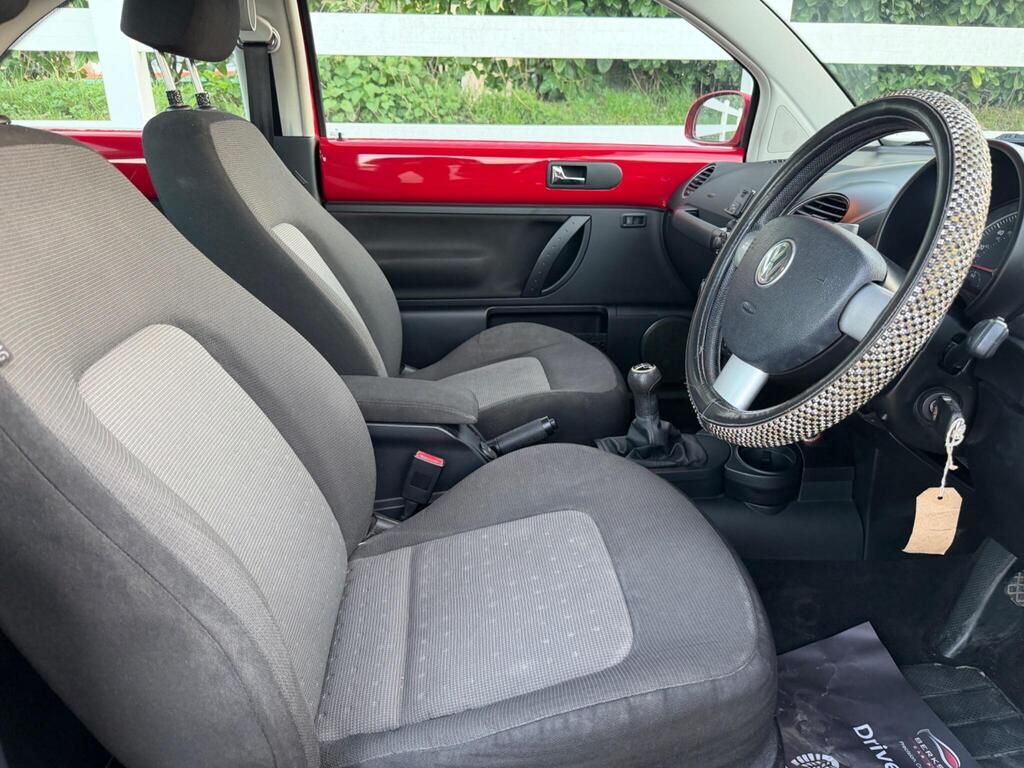 2010 Volkswagen Beetle thumbnail 16