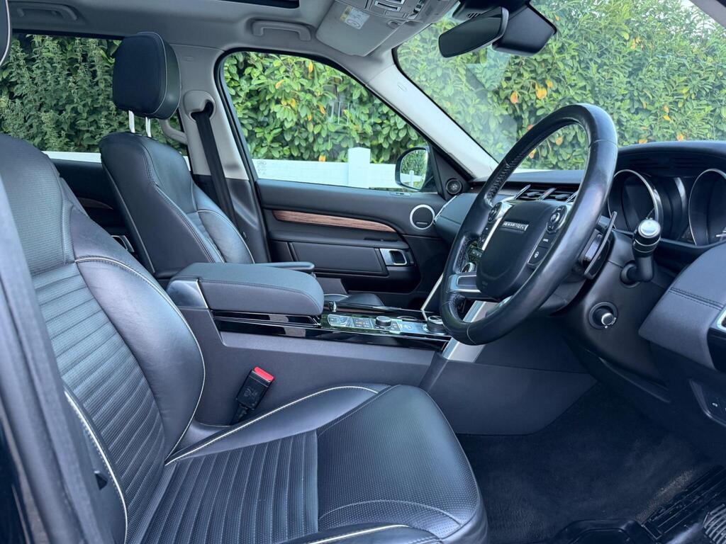 2017 Land Rover Discovery thumbnail 24