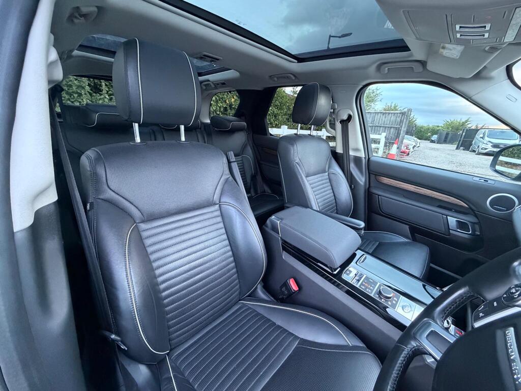 2017 Land Rover Discovery thumbnail 22