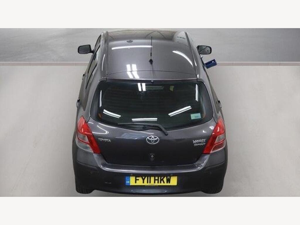 2011 Toyota Yaris thumbnail 6