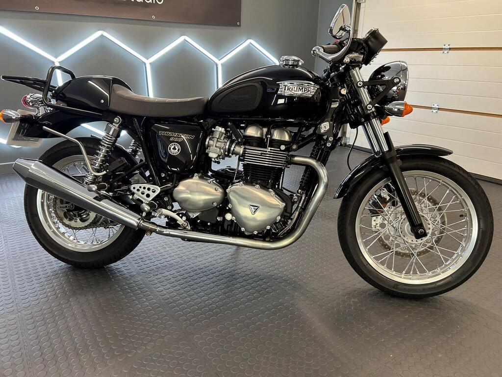 Triumph Thruxton 900