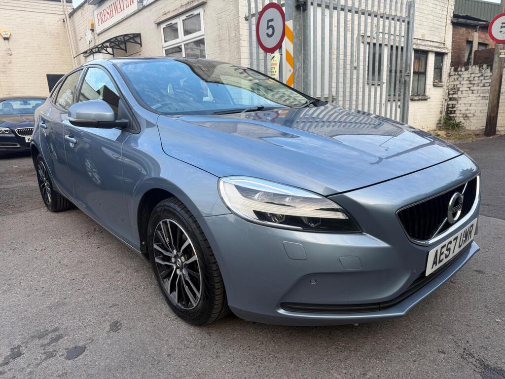 Volvo V40 Hatchback 2.0 D2 Momentum Nav Plus Auto Euro 6 (s/s) 5dr