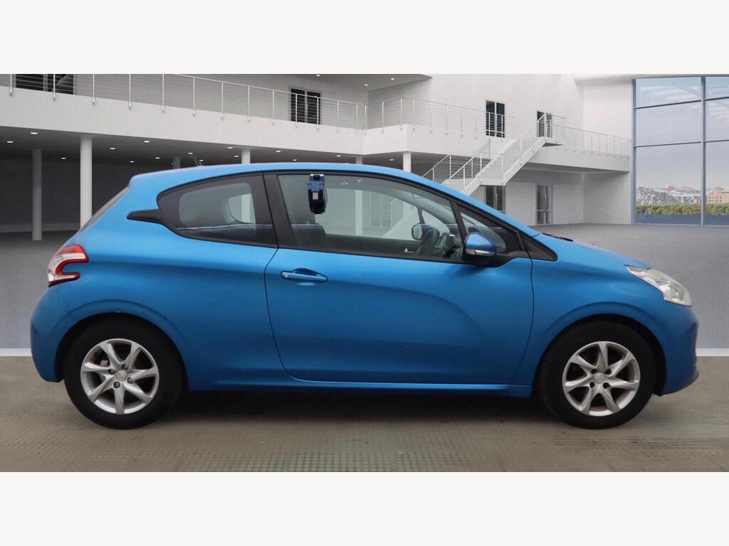 2013 Peugeot 208 thumbnail 3