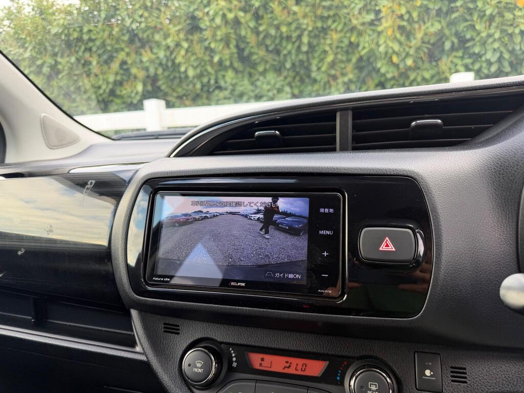 2017 Toyota Yaris thumbnail 28