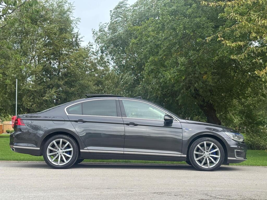 Volkswagen Passat Saloon 1.4 TSI GTE Advance DSG Euro 6 (s/s) 4dr