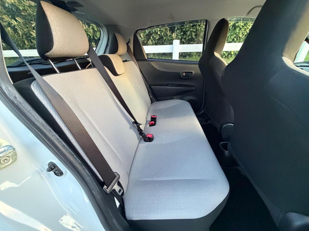 2012 Toyota Yaris thumbnail 21