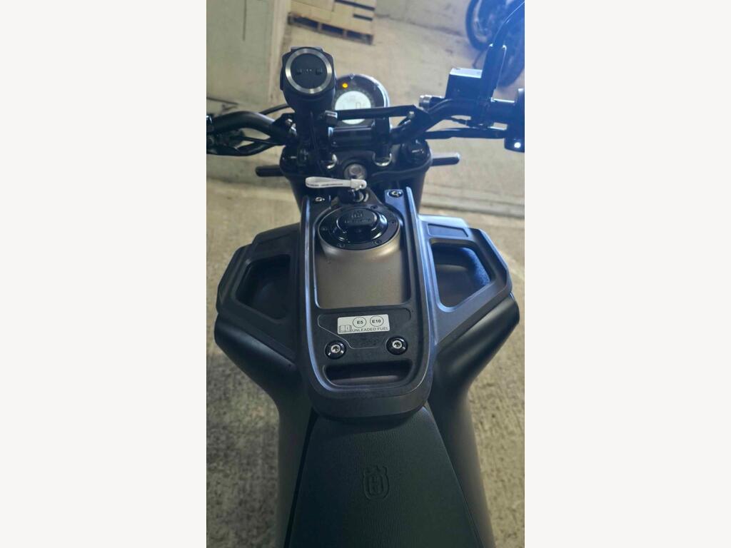 Husqvarna Svartpilen 125