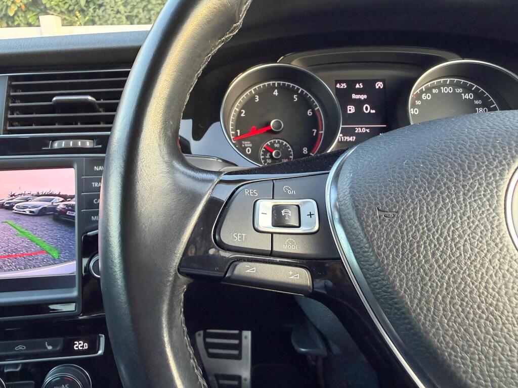 2013 Volkswagen Golf thumbnail 24