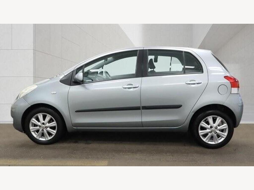 2009 Toyota Yaris thumbnail 5
