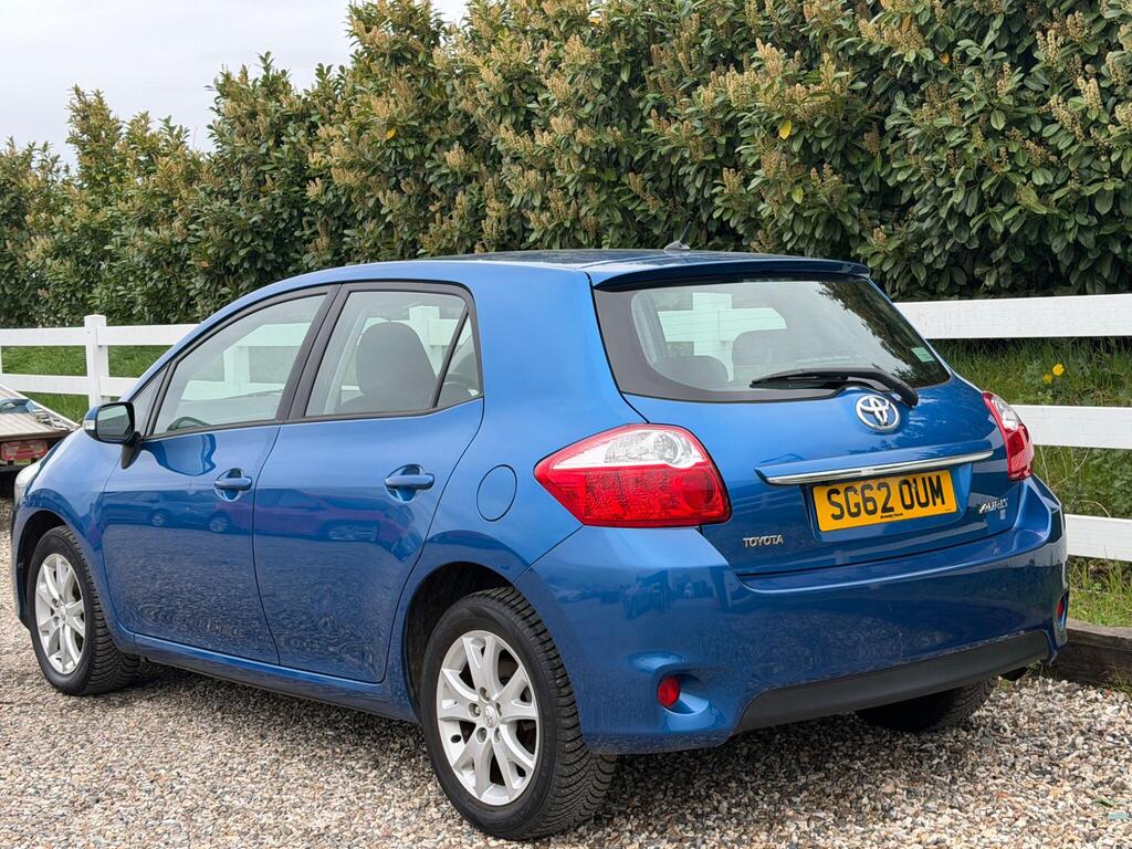 2012 Toyota Auris thumbnail 5