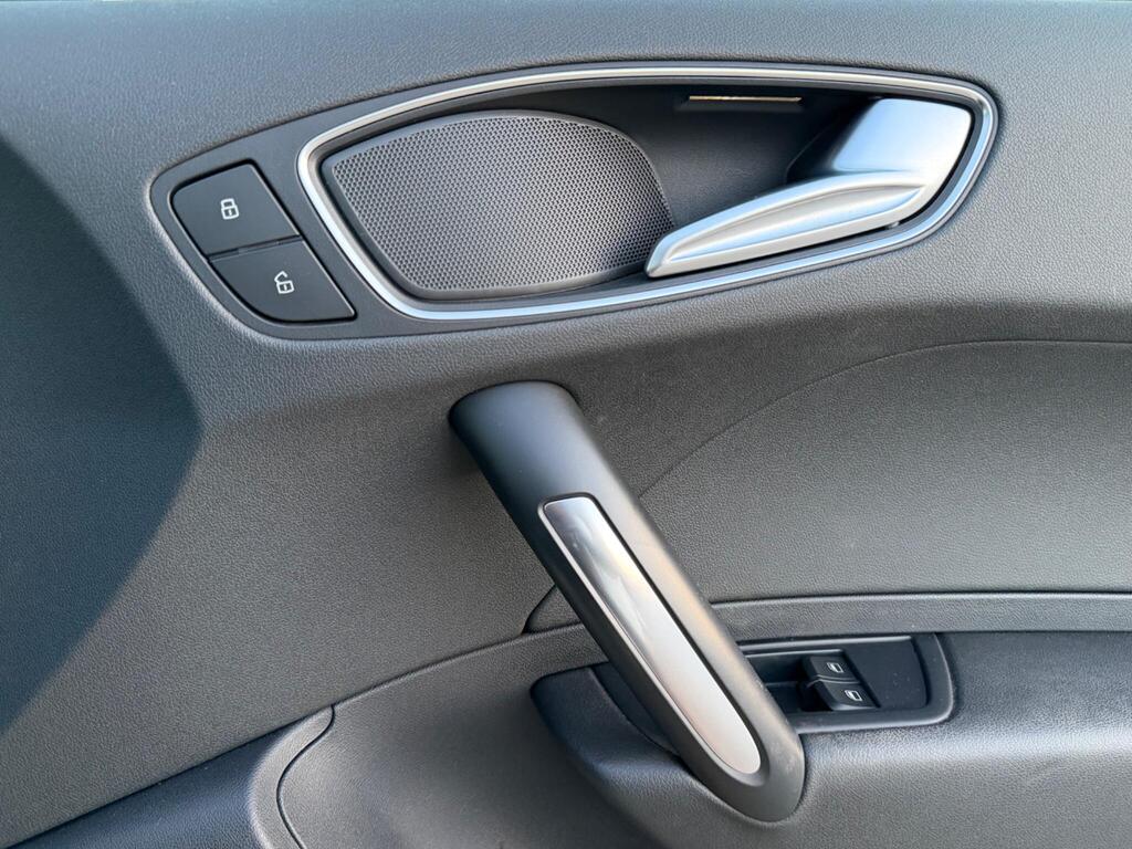 2013 Audi A1 thumbnail 32