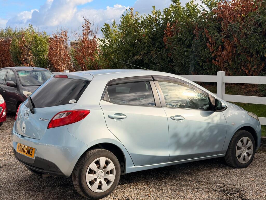 2011 Mazda Mazda2 thumbnail 43
