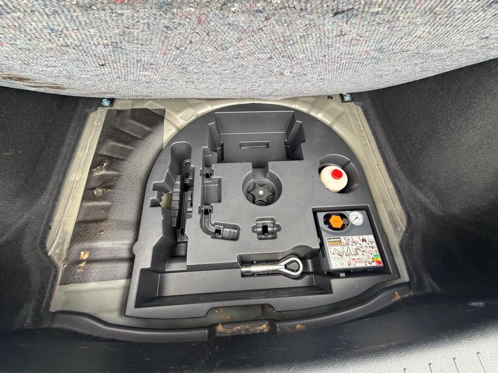 2017 Nissan Pulsar thumbnail 25