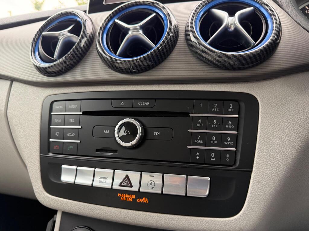 2015 Mercedes-Benz B Class thumbnail 21