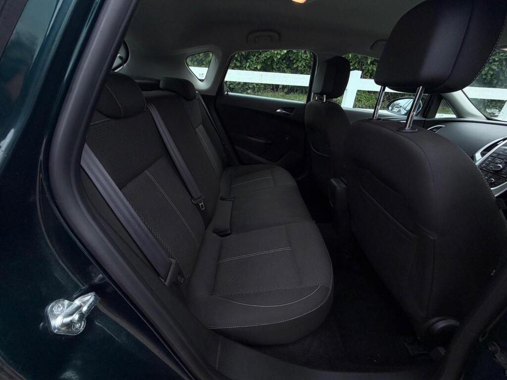 2014 Vauxhall Astra thumbnail 19