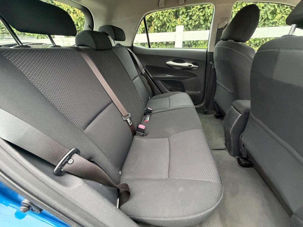 2012 Toyota Auris thumbnail 23