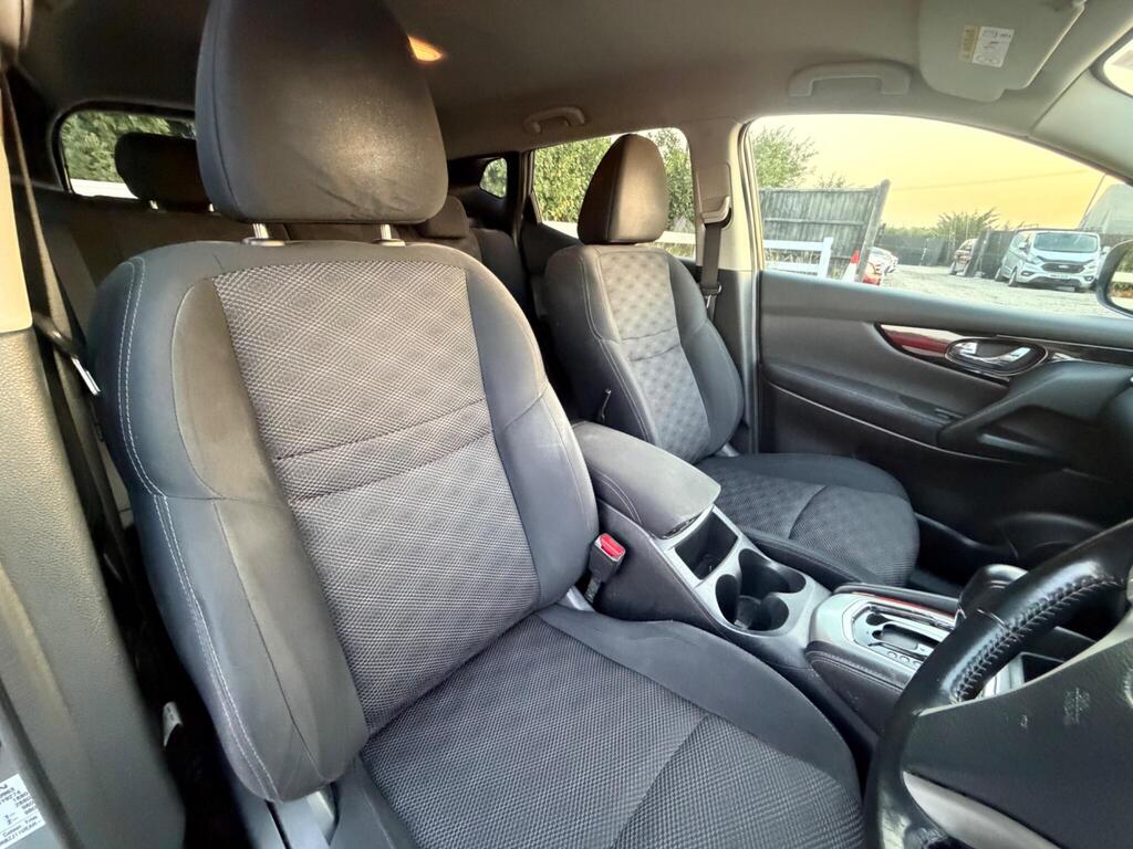2015 Nissan Qashqai thumbnail 17