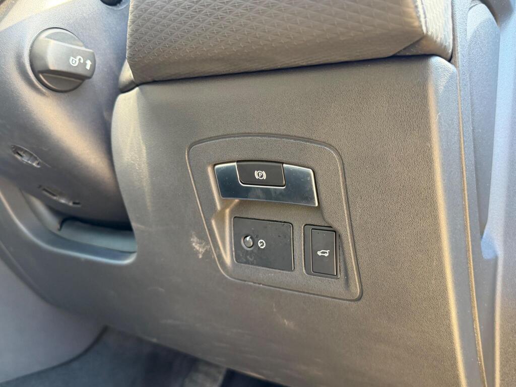 2018 Land Rover Range Rover Velar thumbnail 32