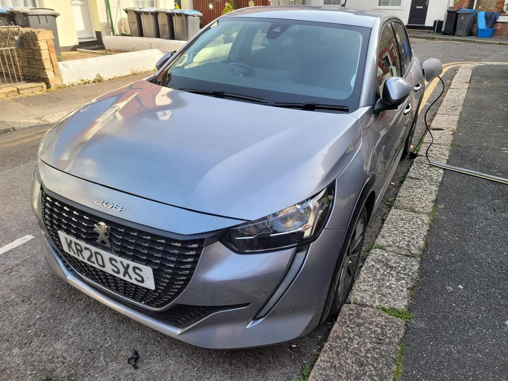 Peugeot E-208