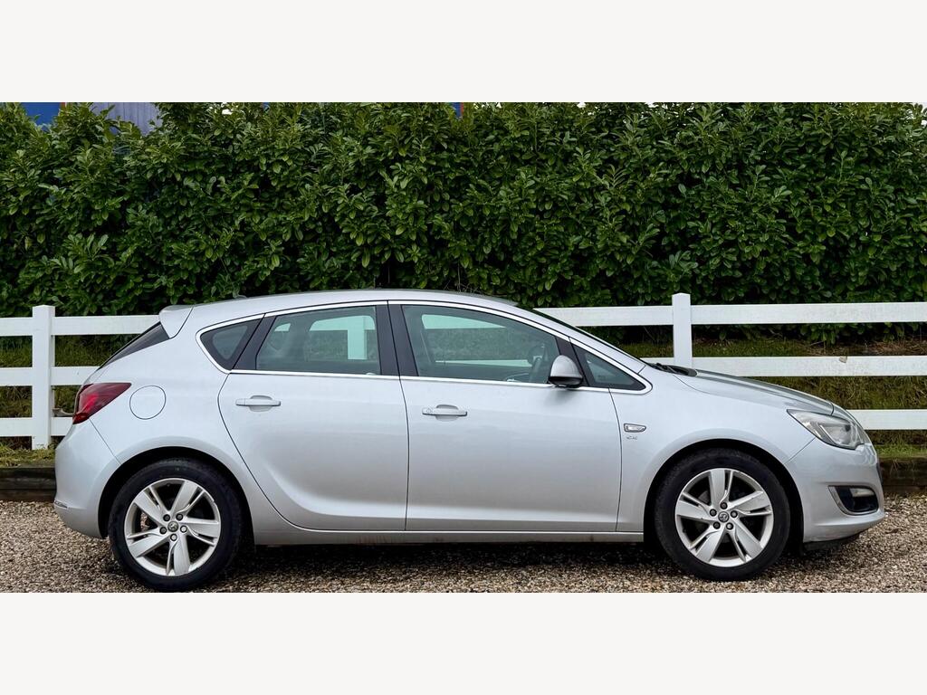 2014 Vauxhall Astra thumbnail 11