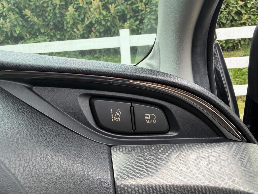 2016 Toyota Yaris thumbnail 22