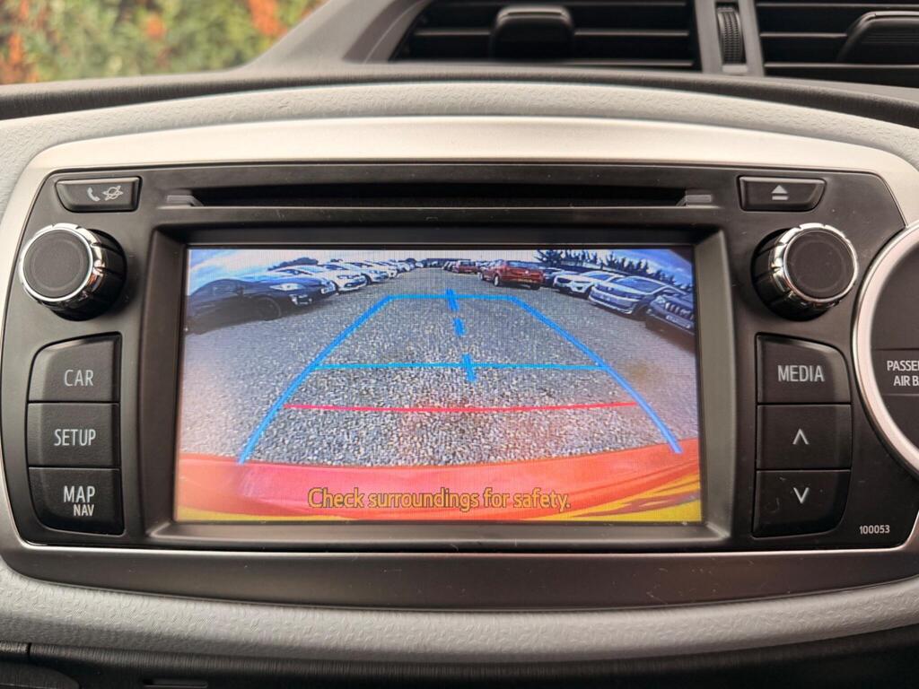 2014 Toyota Yaris thumbnail 39