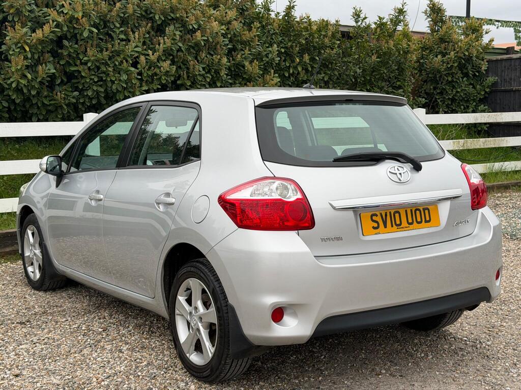 2010 Toyota Auris thumbnail 6