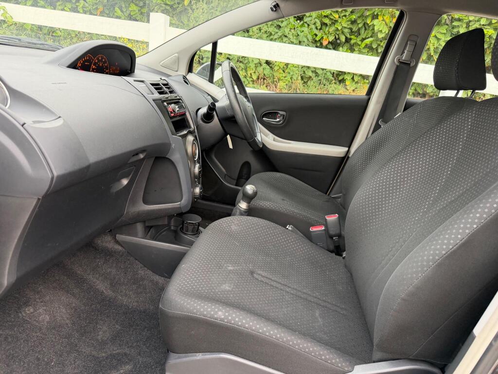 2011 Toyota Yaris thumbnail 25