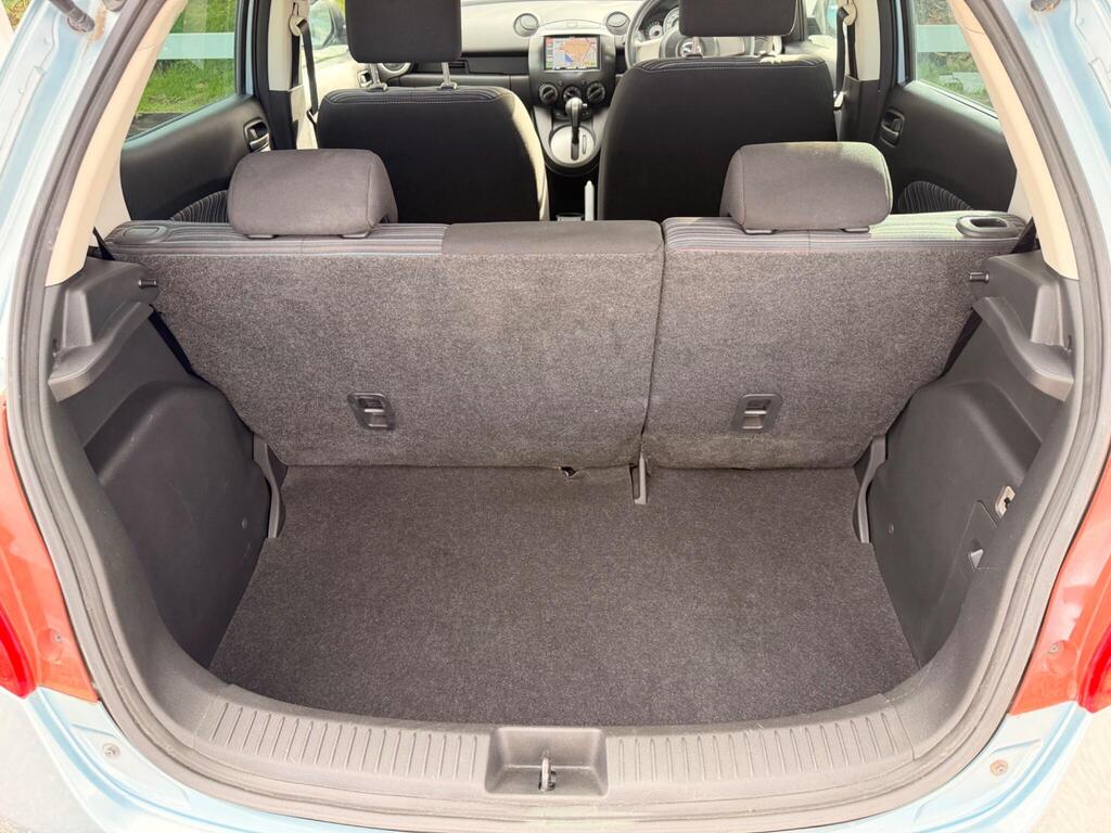 2011 Mazda Mazda2 thumbnail 31
