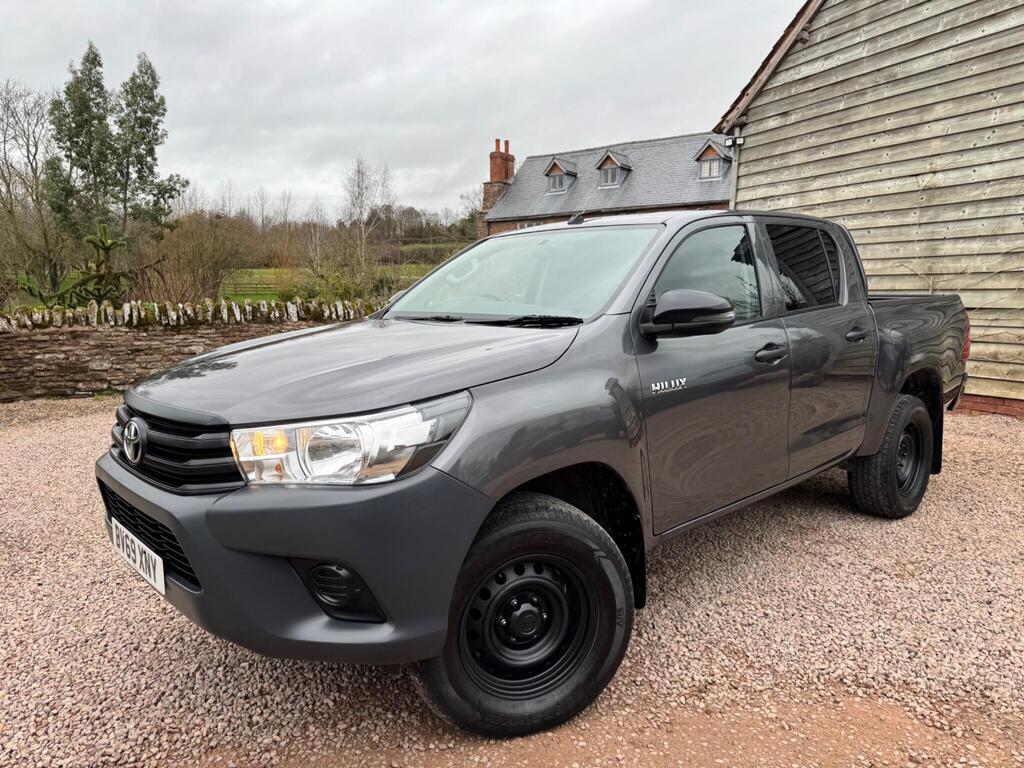 Used Toyota Hilux Pickup 2.4 D-4d Active 4wd Euro 6 4dr (3.5t) in