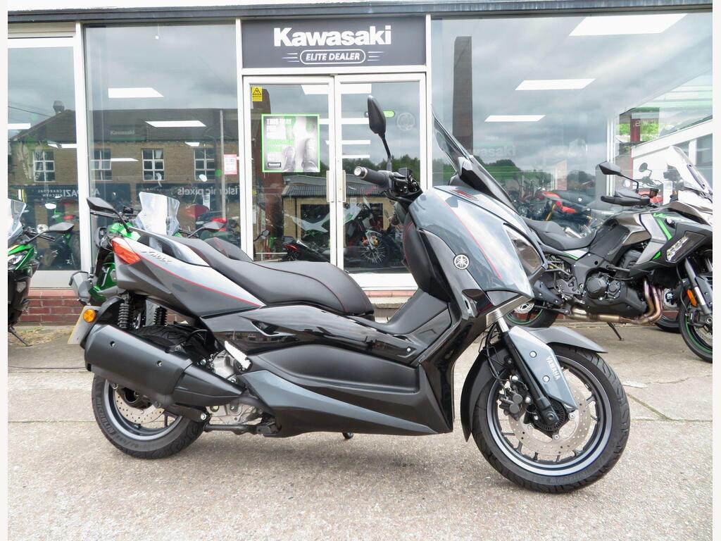 Yamaha XMAX 300
