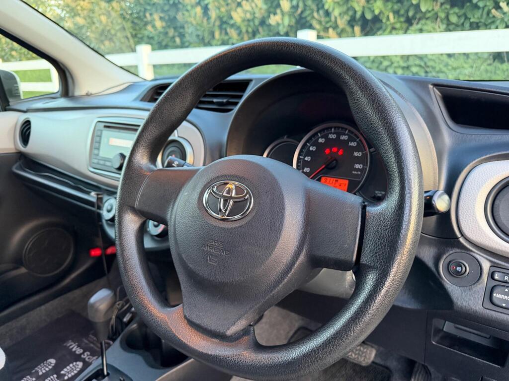 2012 Toyota Yaris thumbnail 25