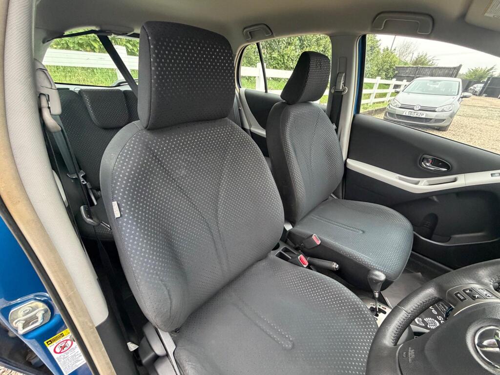 2010 Toyota Yaris thumbnail 21