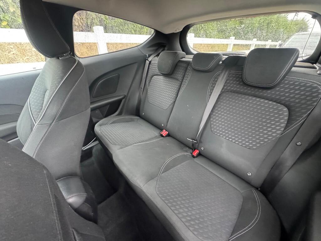 Ford Fiesta 1.0T EcoBoost Titanium Euro 6 (s/s) 3dr thumbnail 19