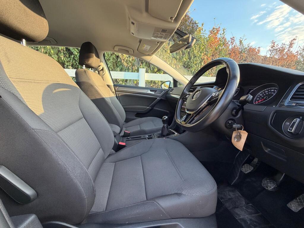 2018 Volkswagen Golf thumbnail 19