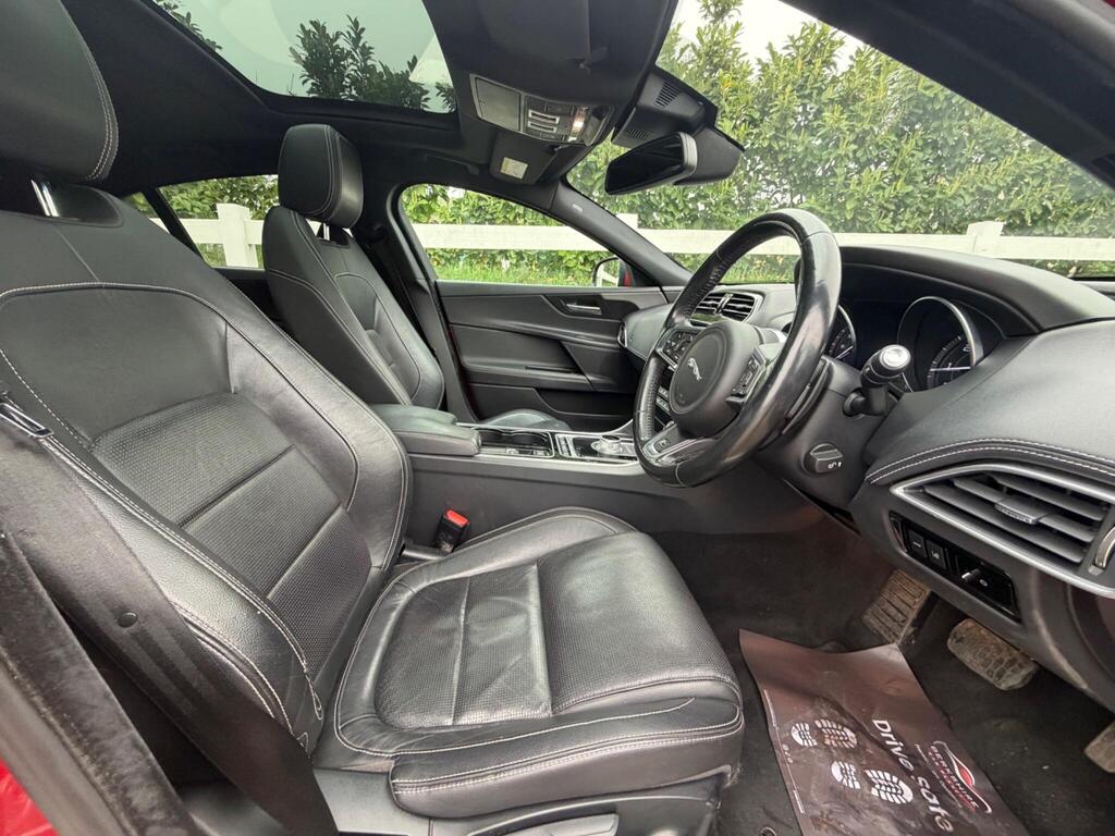 2015 Jaguar XE thumbnail 19