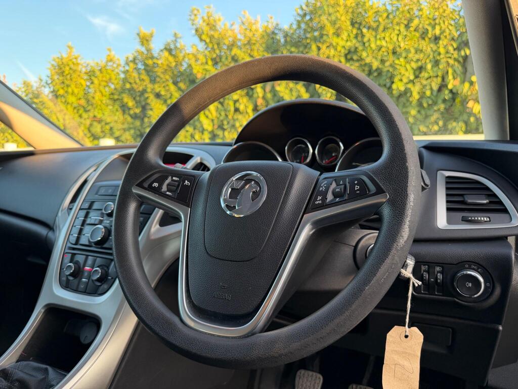 2011 Vauxhall Astra thumbnail 27