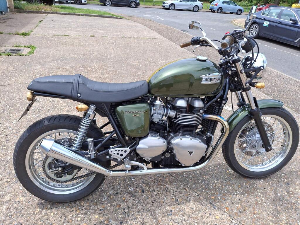 Triumph Thruxton 900