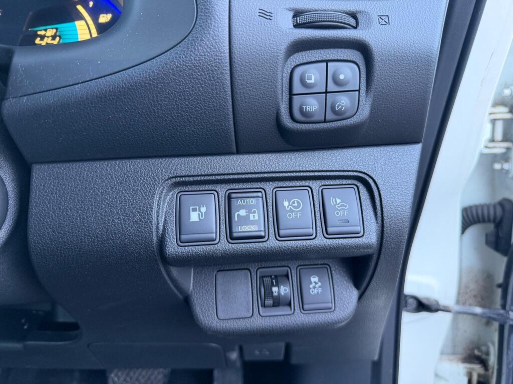 2017 Nissan Leaf thumbnail 21