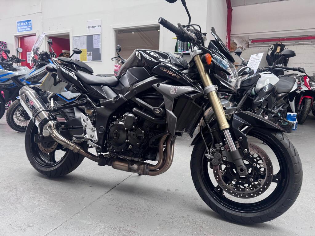 Suzuki GSR750