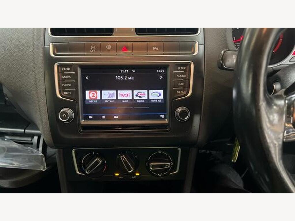 2017 Volkswagen Polo thumbnail 8