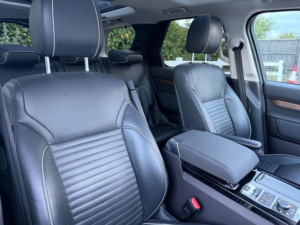 2017 Land Rover Discovery thumbnail 21
