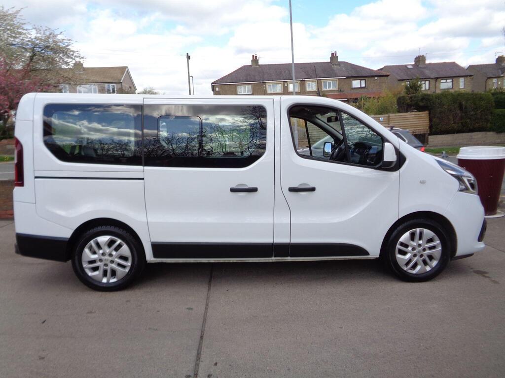 Renault Trafic Minibus 2.0 dCi ENERGY 28 Sport Nav SWB Euro 6 (s/s) 5dr (9 Seat)