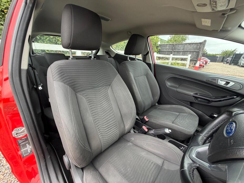 2013 Ford Fiesta thumbnail 16
