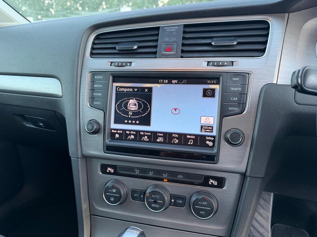 2014 Volkswagen Golf thumbnail 30