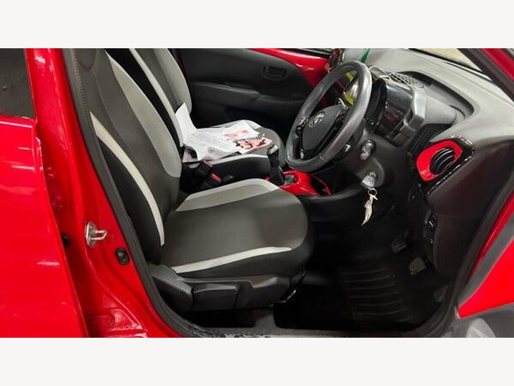 2015 Toyota AYGO thumbnail 9